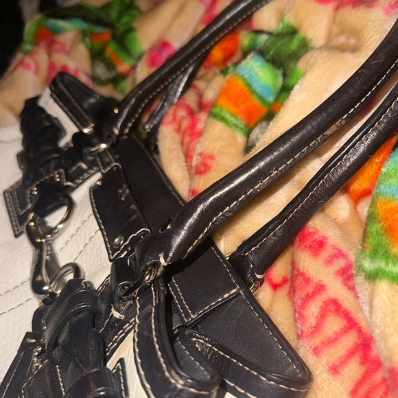 Coach White Pebbled Leather Satchel with Black Trim – Classic Structured Tote - Picture 5 of 8